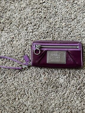 Coach Poppy patent leather wristlet wallet